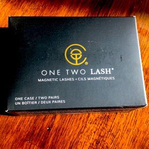 One two cosmetic Magnetic lashes